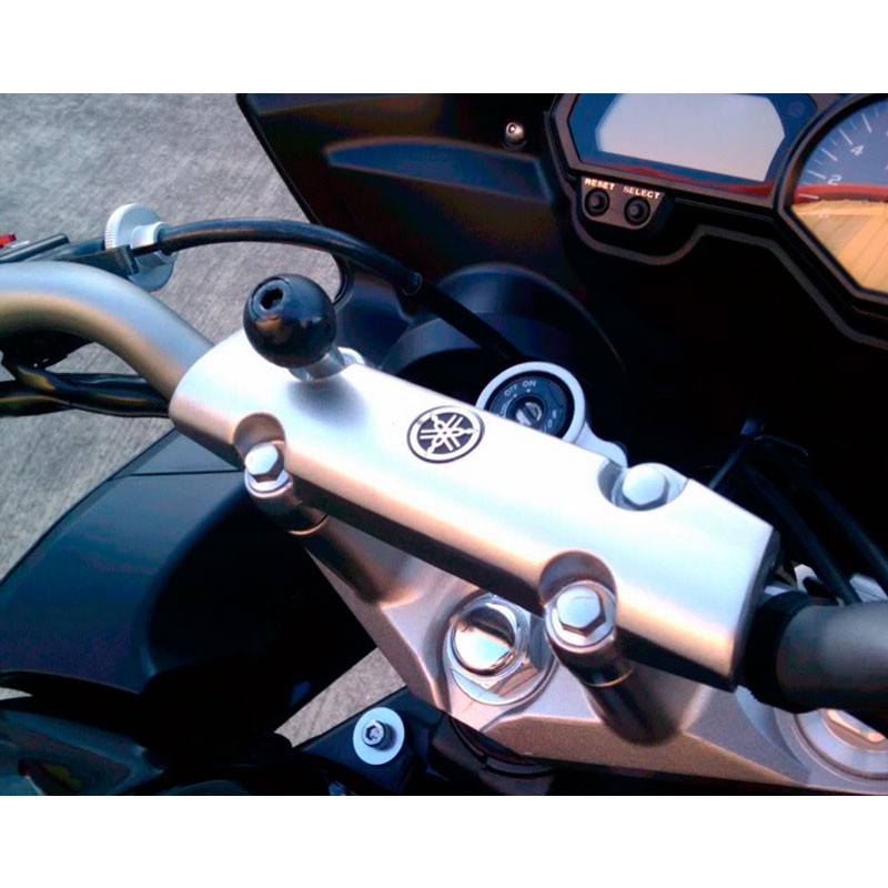 Fijación RAM con tornillos M8 y bola de 1" para moto
