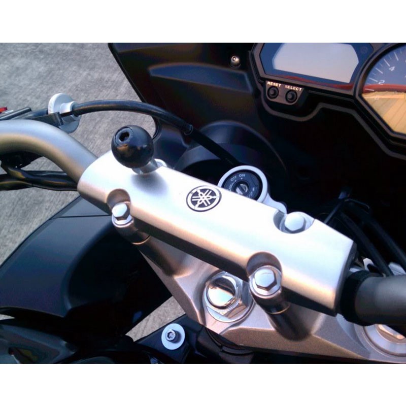 Fijación ULTIMATE ADDONS con tornillos M6 y bola de 1" para moto