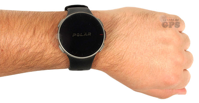 Reloj POLAR VANTAGE V puesto en la muñeca