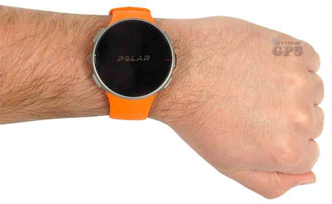 Reloj POLAR VANTAGE V puesto en la muñeca