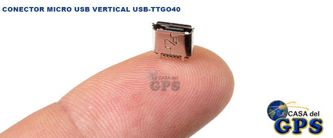 Conector USB-TTGO40 en la yema de un dedo
