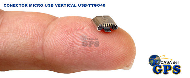 Conector USB-TTGO40 en la yema de un dedo